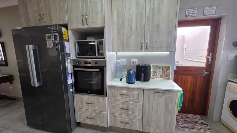 2 Bedroom Property for Sale in Dana Bay Western Cape